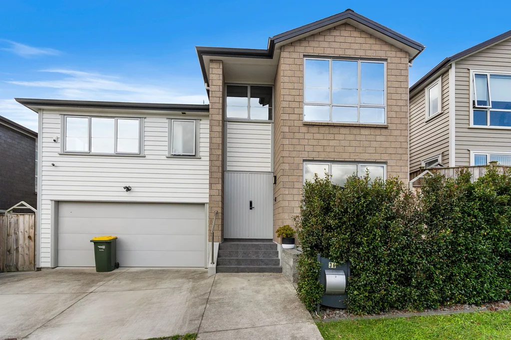 Spacious 7-Bedroom Home with Multiple Living Areas