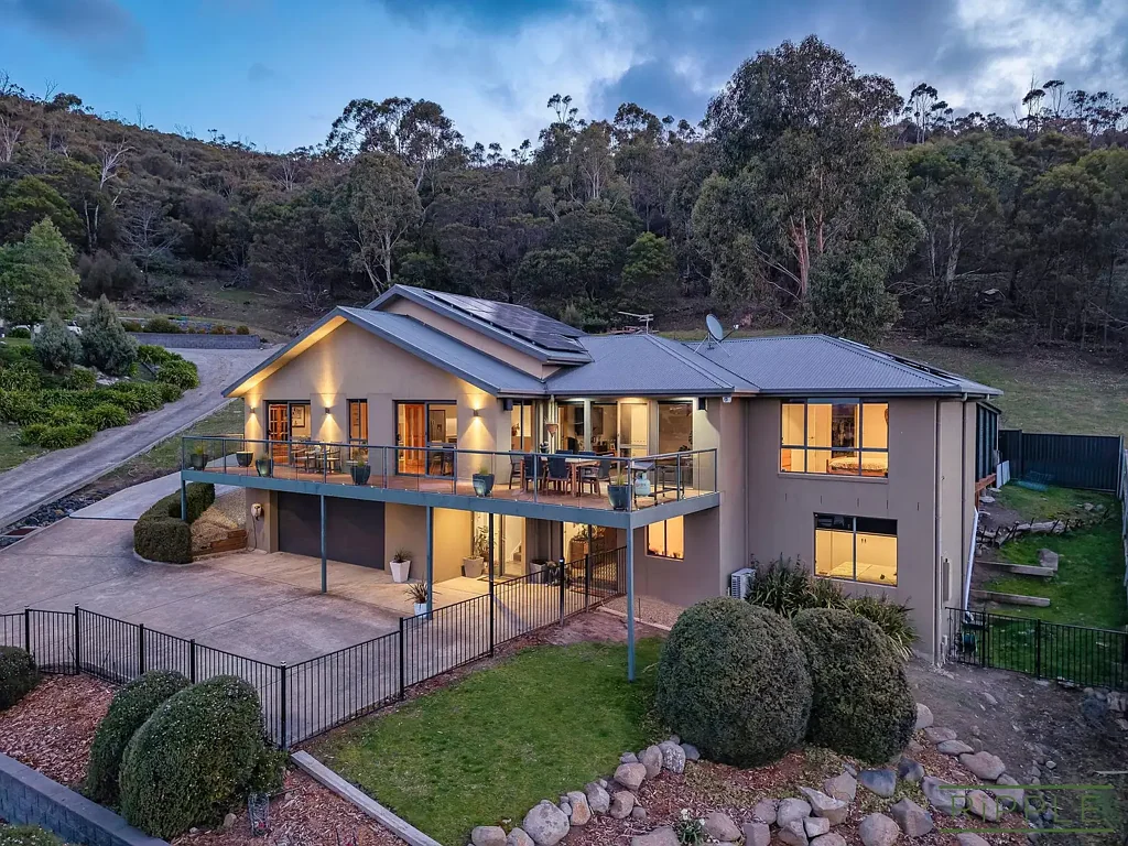 Claremont 5कमरा Spacious family living, spectacular views and room for everyone