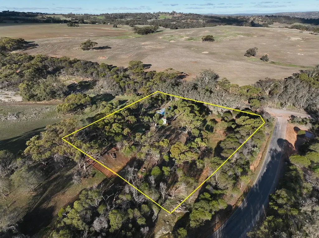 Clackline  Country Escape with Shed, Solar & Nearly 2 Acres