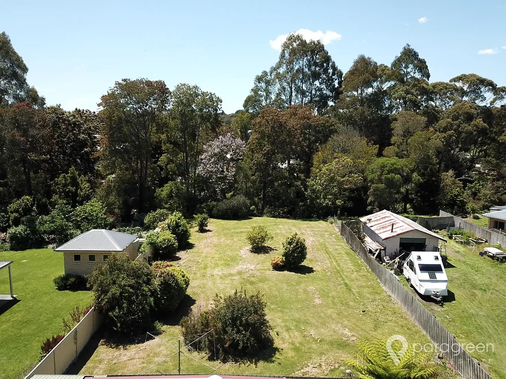 Foster BLOCK WITH CREEK OUTLOOK IN AN IDEAL LOCATION