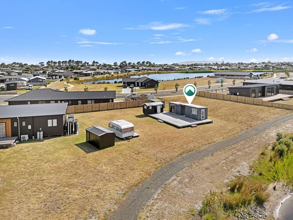 Whitianga LAKEFRONT CABINS + UTILITY