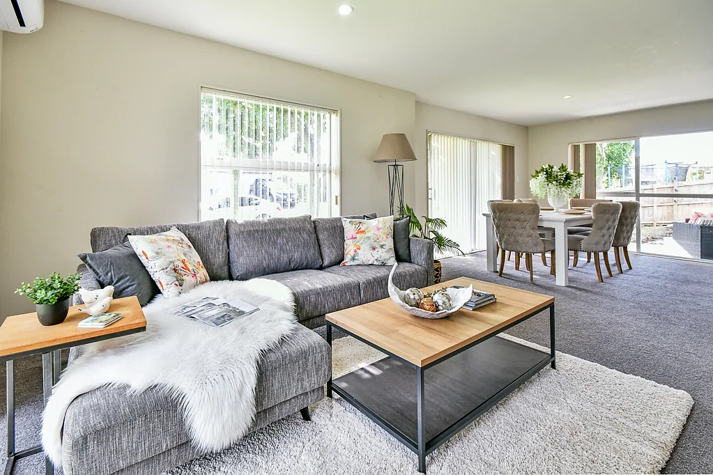 Takanini 4房  Solid modern four-bedroom family home
