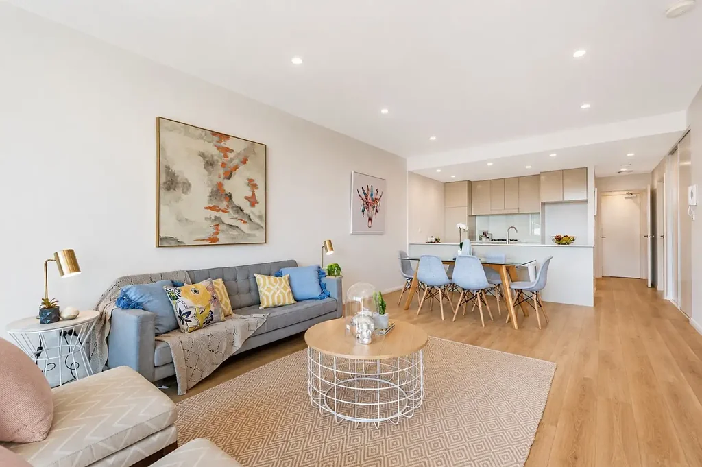Spacious Two Bedroom Apartment Nestled In Convenient Location - Revolution