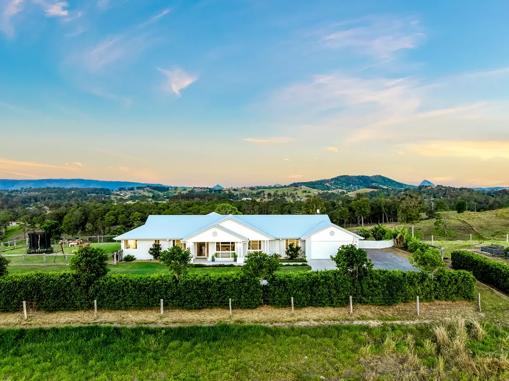 Traveston 4Moenga Noosa Hinterland: Elegant Hamptons Home, 360 Views, 40 Useable Acres