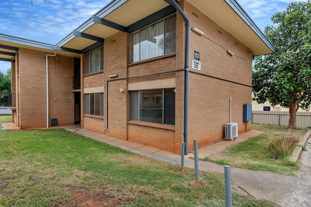 TWO BEDROOM UNIT - GREAT LOCATION