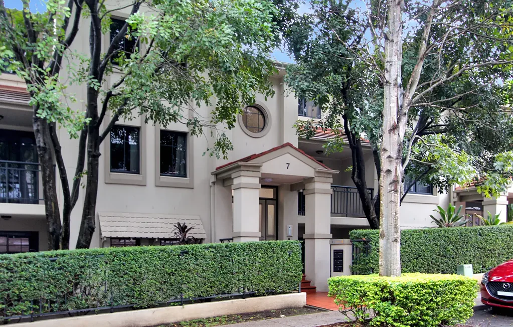 Stylish Balmain Shores Living