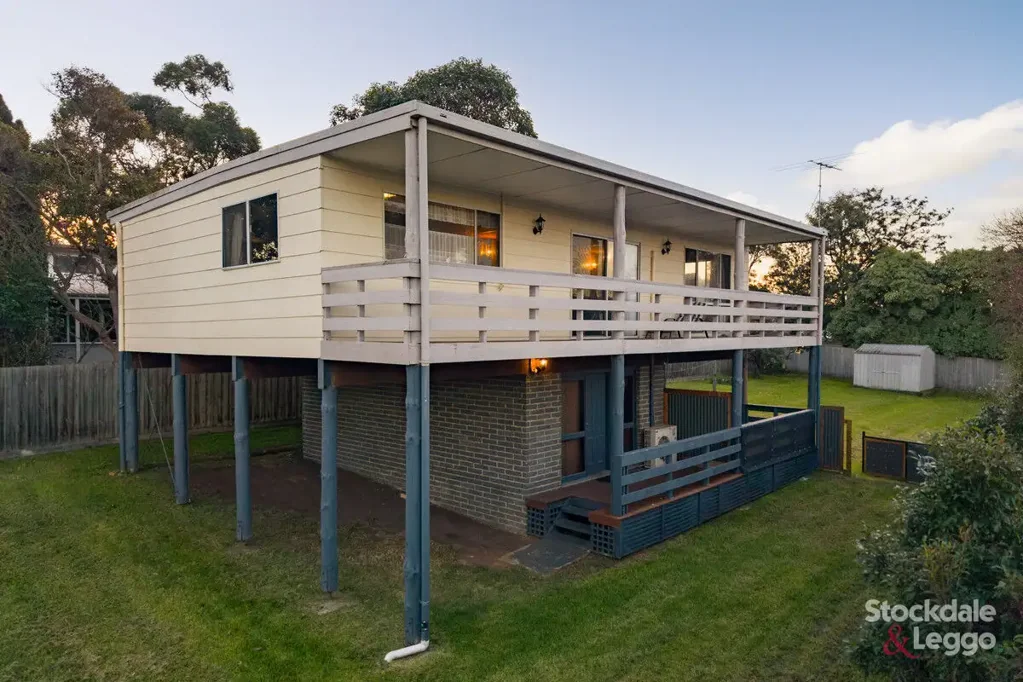 Cowes 3chambre Spacious Coastal Living with Subdivision Potential