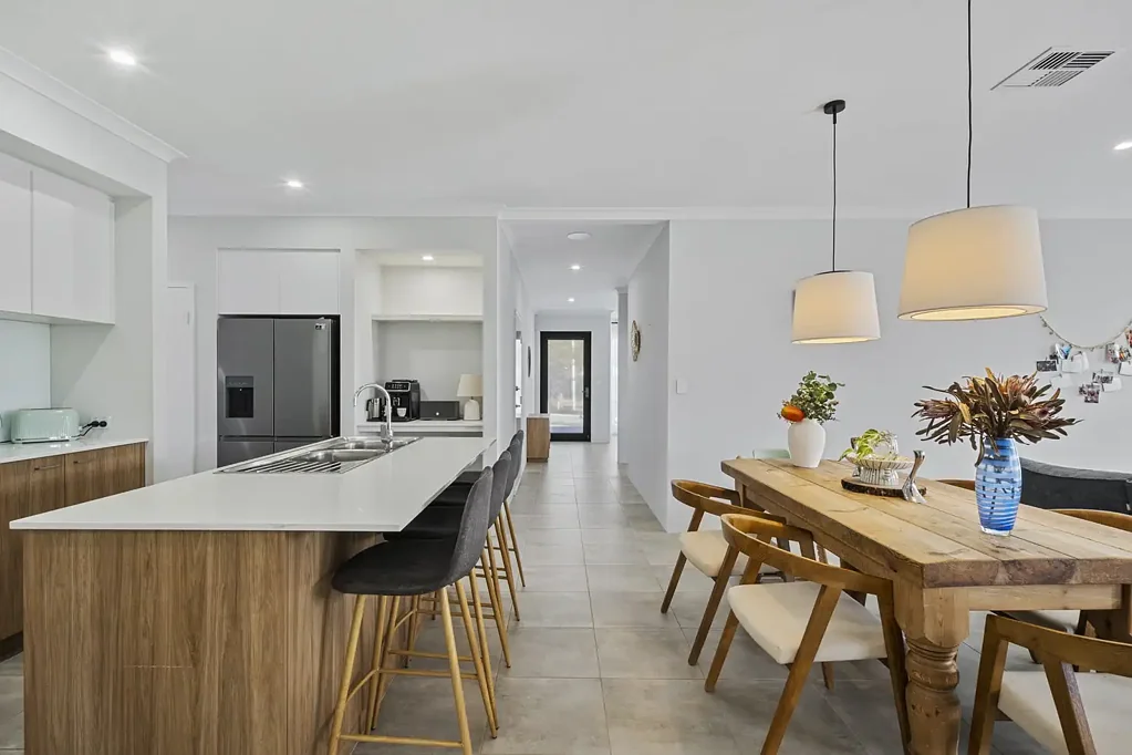 Lakelands 4غرفة نوم A home that redefines modern luxury family living.