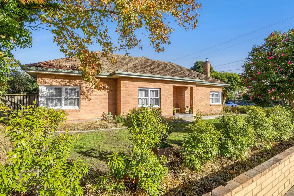 Colac 3 Slaapkamer FRESHLY UPDATED AND READY TO ENJOY