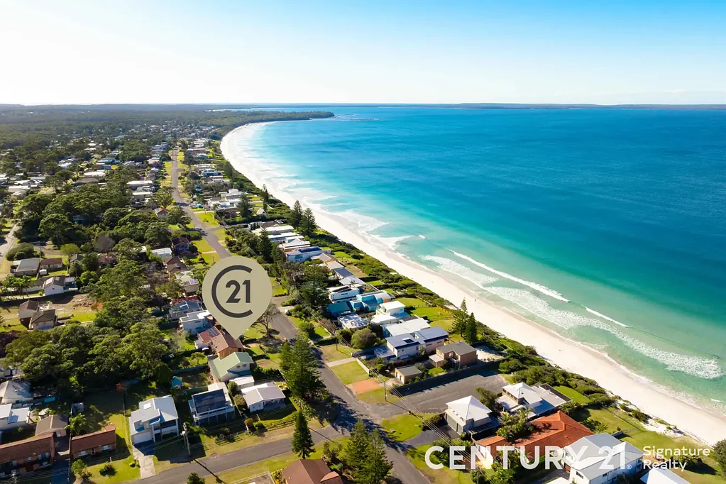 Callala Beach 4 Bedroom Stylish Beach House in Prime Location