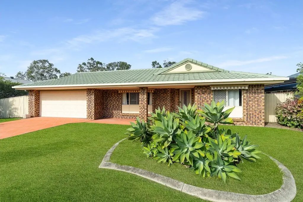 Drive through access- Ormeau Family Home on a Huge Block!