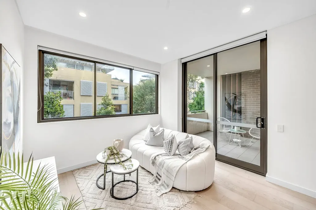 Roseville 1 Bedroom Tranquil Contemporary Living in the Heart of Roseville