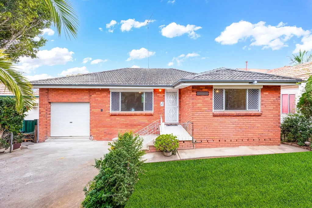 5 Colonial Street, Campbelltown, NSW 2560
