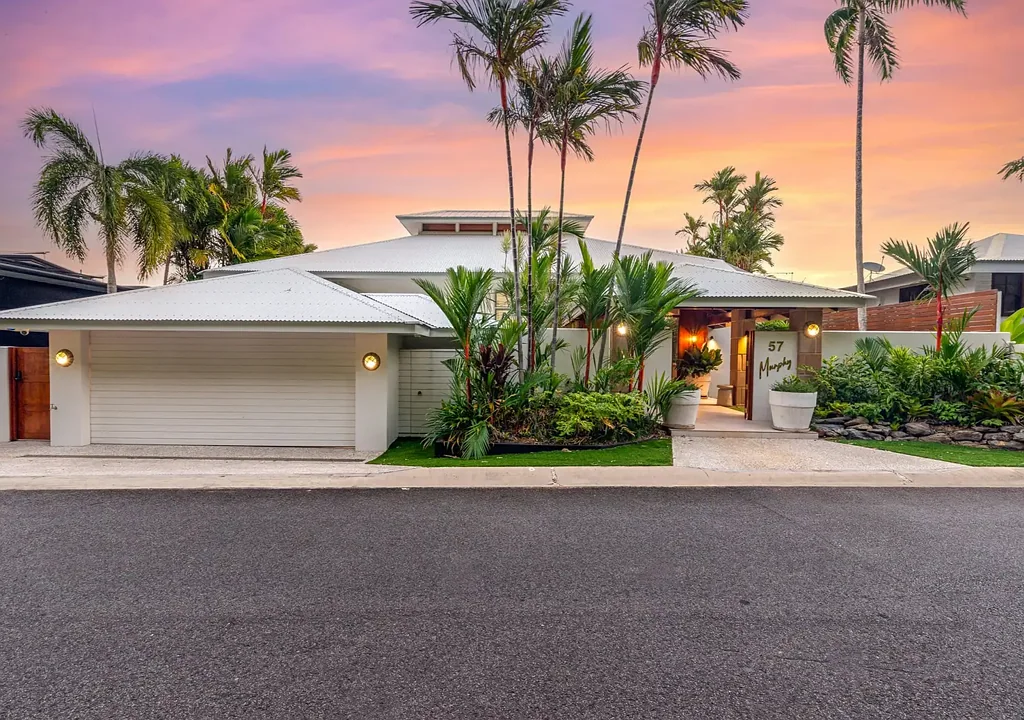 Port Douglas 4 Bedroom MYSTERY MEETS MAGNIFICENCE ON MURPHY