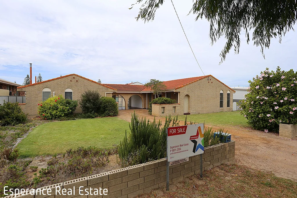 Castletown 4房  Coastal Living at Its Best - Main House + Unit!