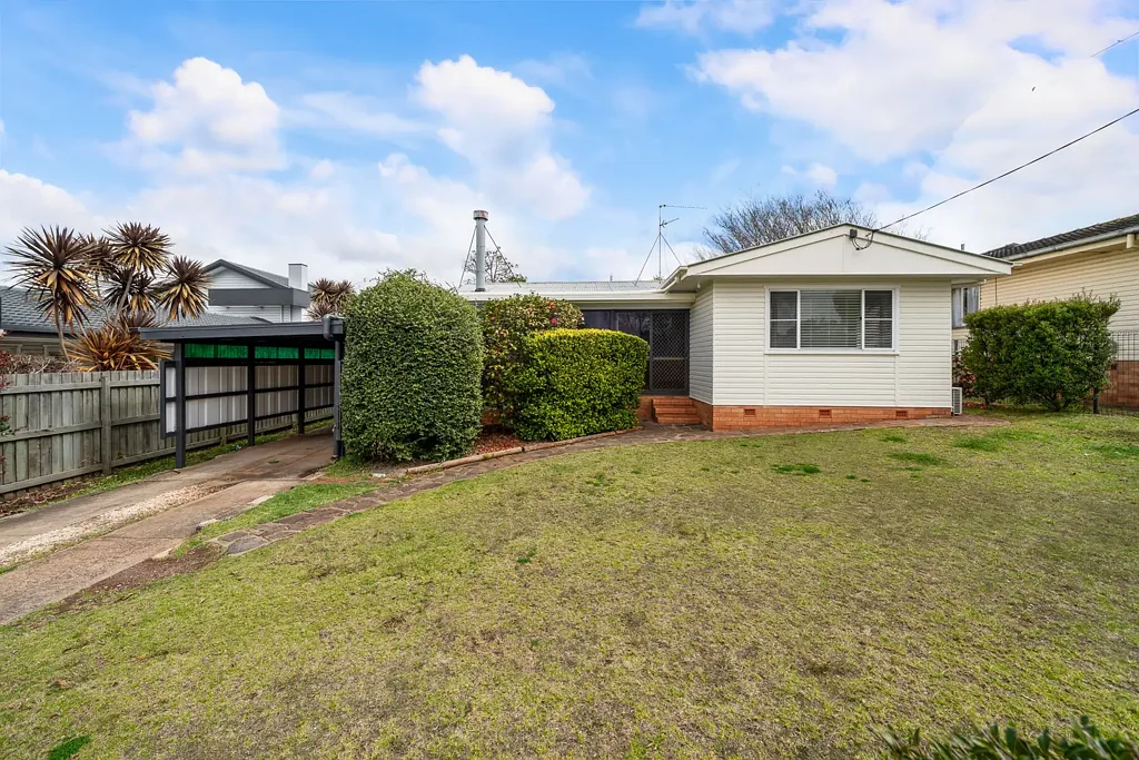 Great Home in Ultra Convenient Location!!