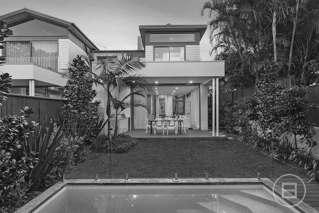 Balgowlah 4房 全新品牌设计 豪华Miele电器 宽敞起居空间 加热跳水池 热带花园绿洲 3米高天花板 无缝室内外娱乐 家庭影院办公室 Village-fringe便利 Auction Saturday 20th June at 2pm