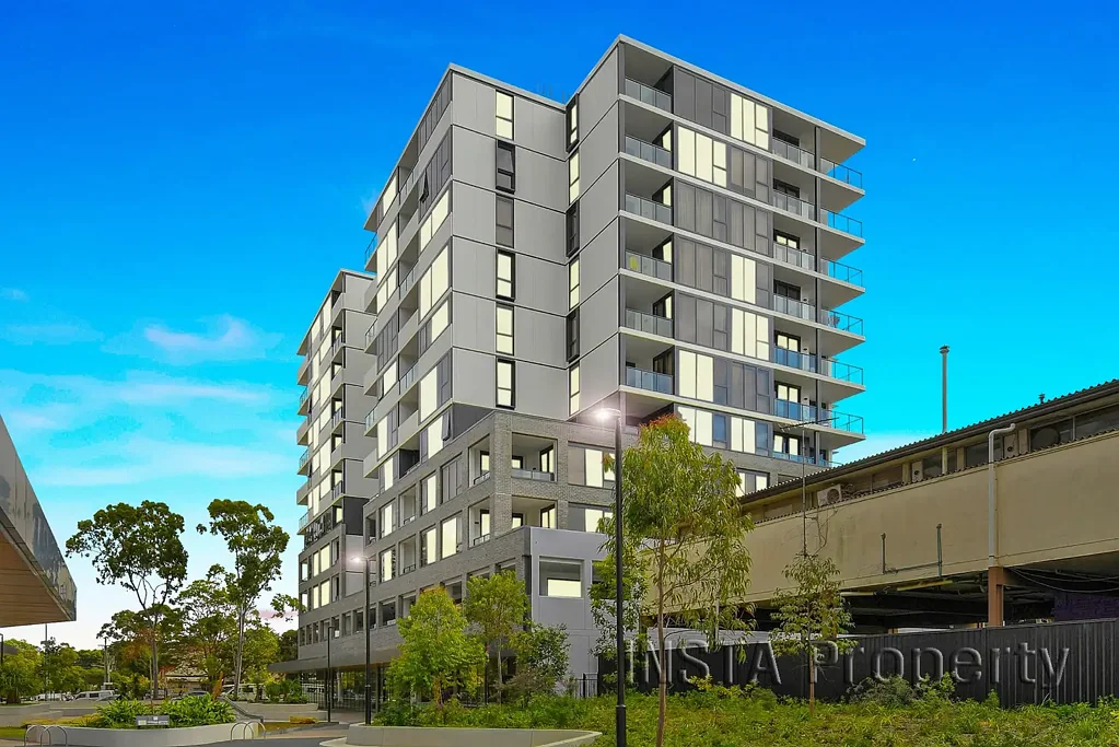 Bankstown 3कमरा Contemporary Near-New 3-Bedroom Apartment on High Level