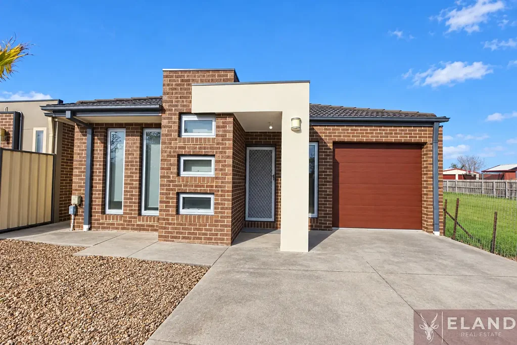 Brookfield 3Zimmer ELAND REAL ESTATE PROUDLY PRESENTS – Family Home with Flexible Fourth Bedroom or Study
