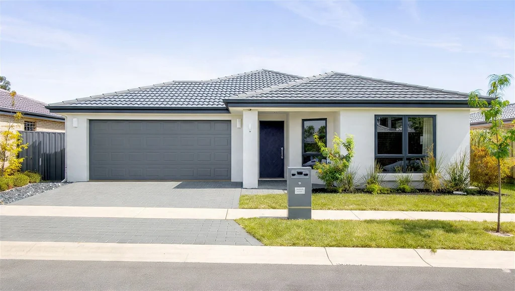 Morayfield 4બેડરૂમ Modern 4-Bedroom Home on 300m - Morayfield