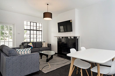 Spacious Character Apartment in the Heart of St Kevins