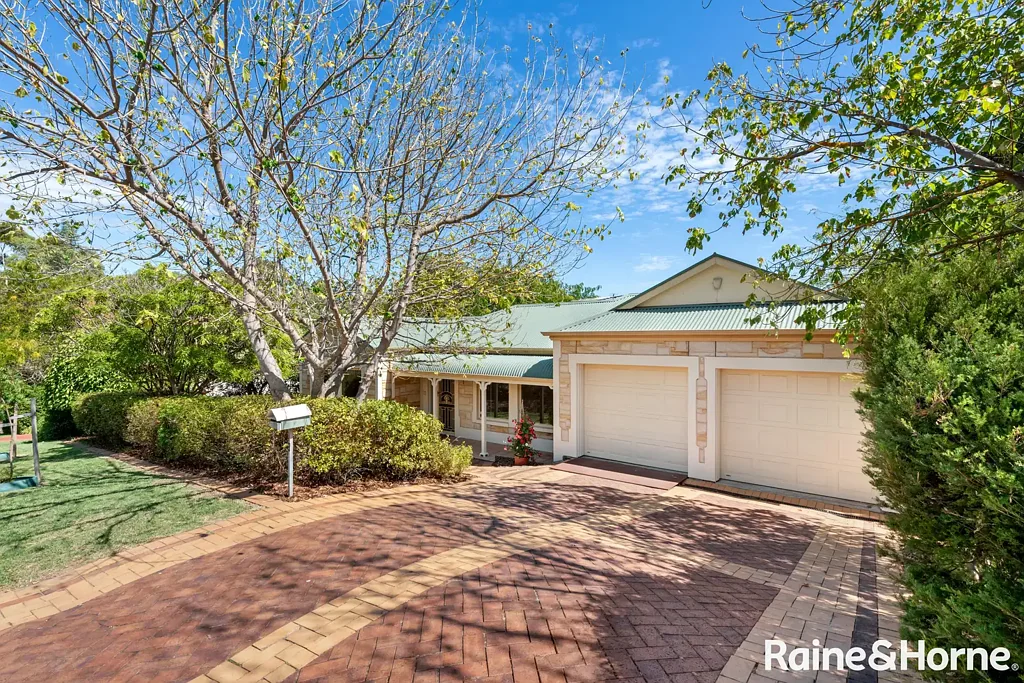 Craigburn Farm 5房  Spacious Family Living on 822sqm in a Peaceful Court Setting