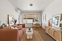 8/5 Milton Street, Elwood