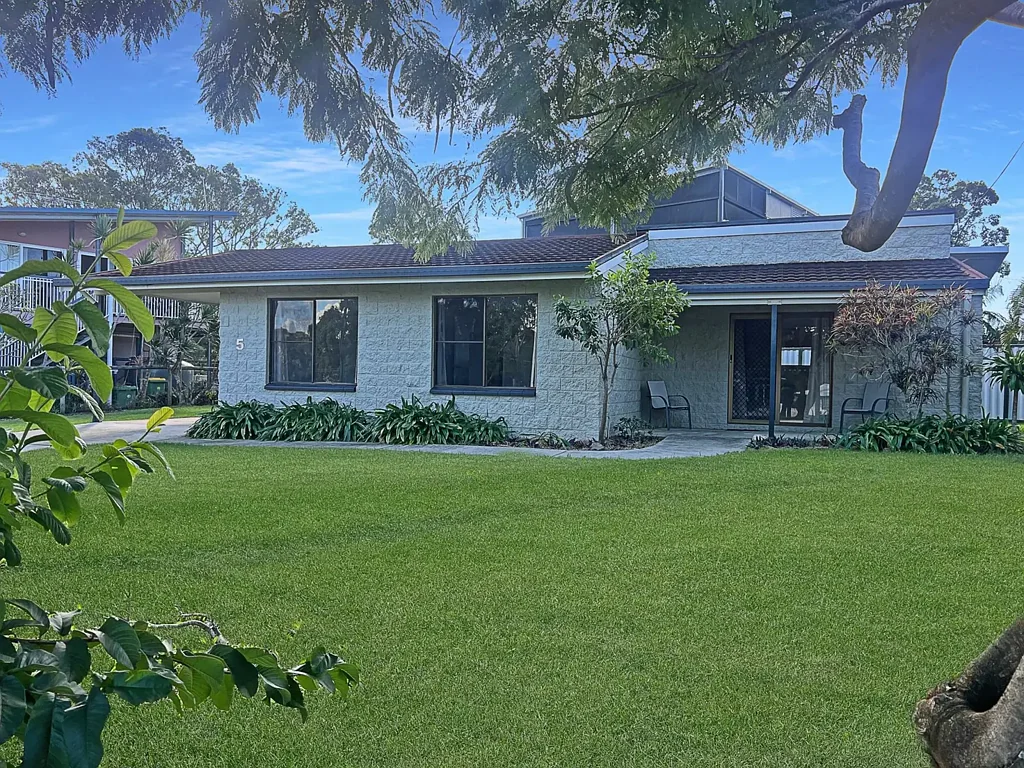 Macleay Island 2Phòng ngủ Steps from the Island Hub - Fully Renovated & Move-In Ready