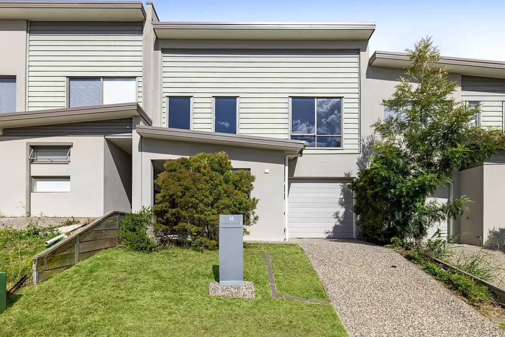 16 Carlin Street, Glenvale, QLD 4350
