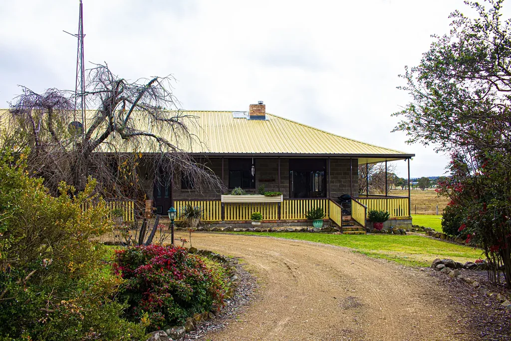 Deepwater Escape. Unwind. Live Your Country Dream.