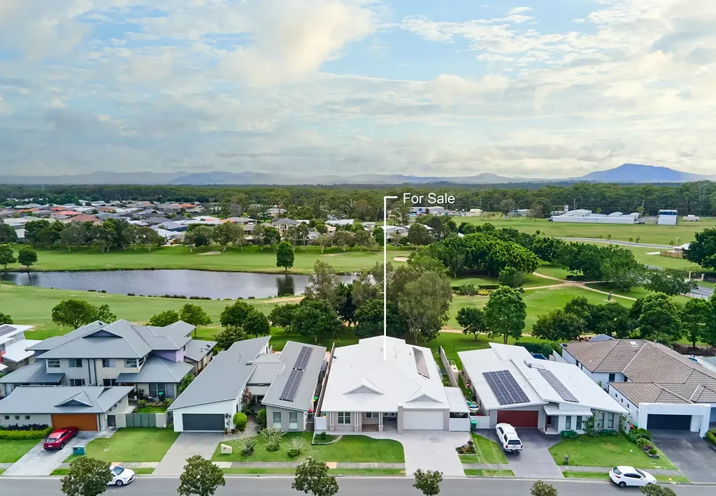 Harrington 4 Bedroom Prime Golf Course Living