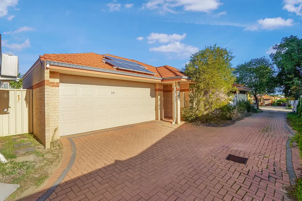 East Victoria Park 3房  Modern 3x1 Villa with Solar Panels, A/C and Large Courtyard