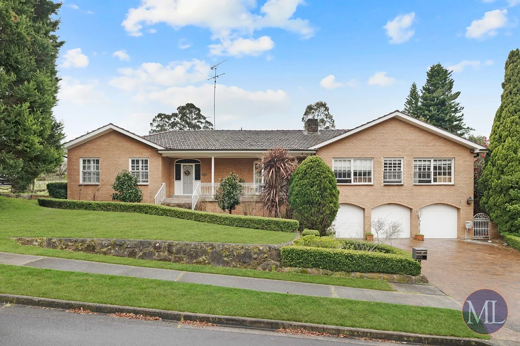 Spacious home in Ideal Locale!!! CTHS and John Purchase Catchment!!!