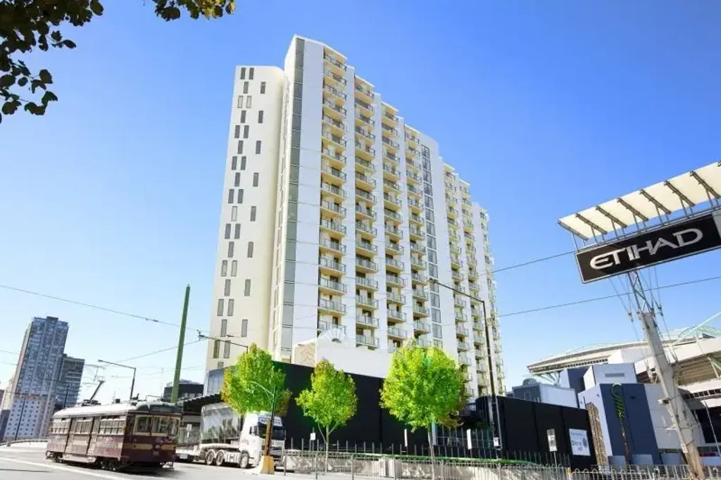 Docklands 2房 Lacrosse Complex内 海滨瑰宝 宽敞空间 开放式布局 石材台面 健身房 游泳池 城市环线电车 EFFORTLESS LIVING IN A SUPERB LOCATION