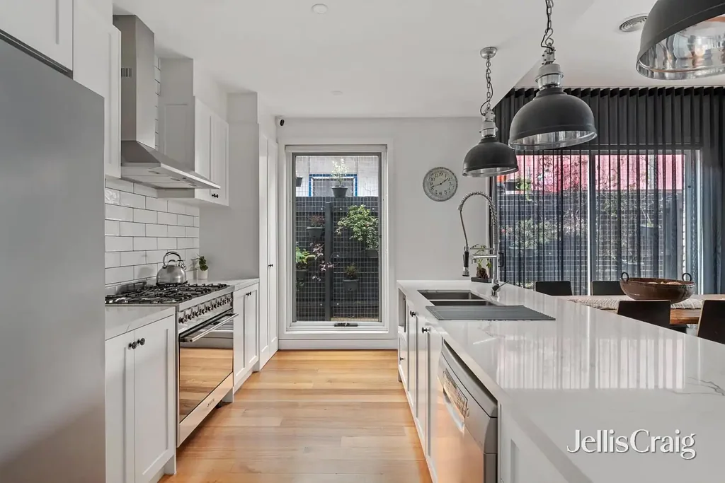 Newport 5房 家庭友好设计 光线充沛空间 高端Smeg厨房 多功能工作室 四卧四卫配置 低维护户外区 靠近公园海滩 Making Family Excellence Effortless