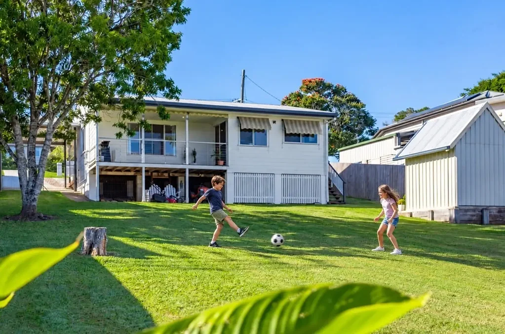 Cooroy 3ਬੈੱਡਰੂਮ Country Home on 1,012sqm in one of Cooroy's Best Streets