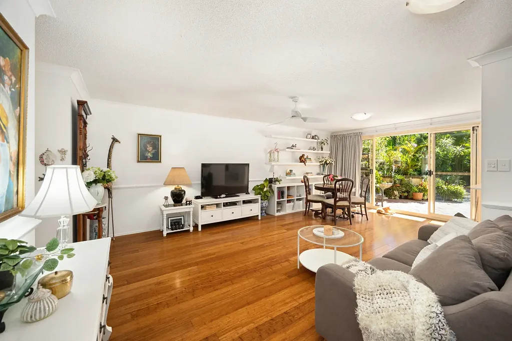 Ashgrove 2ห้องนอน Rare Apartment with a Huge Private Courtyard in the Heart of Ashgrove