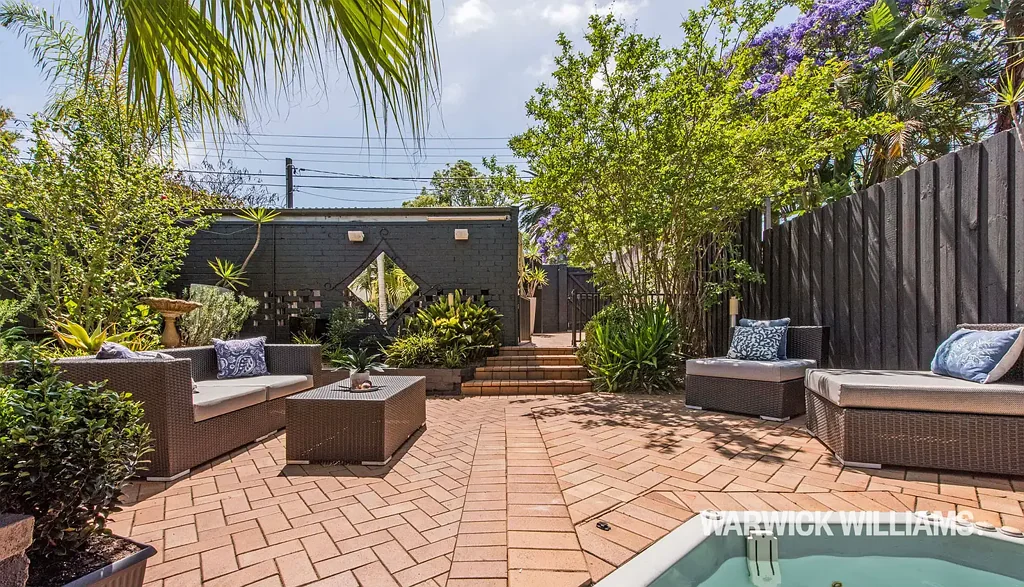 EASY CARE FAMILY HOME - ULTRA-CONVIENIENT LOCALE