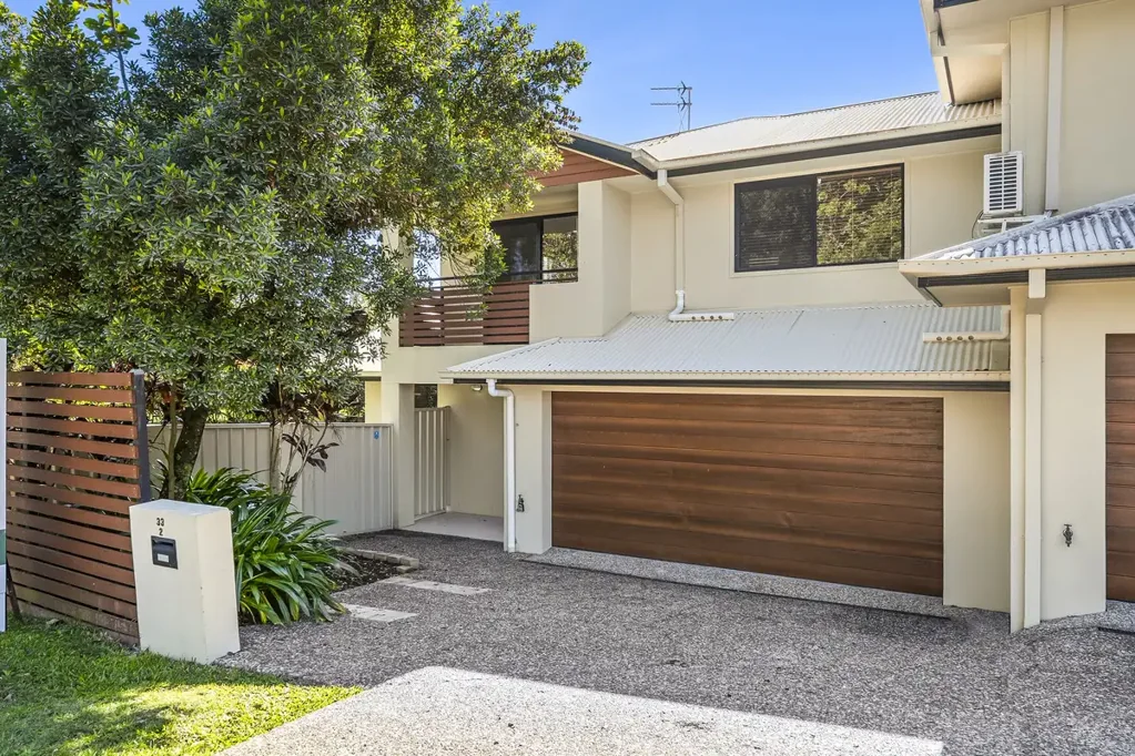 Southport 3 Slaapkamer 3 BED DUPLEX - NO BODY CORPORATE AND FULLY FENCED BACKYARD