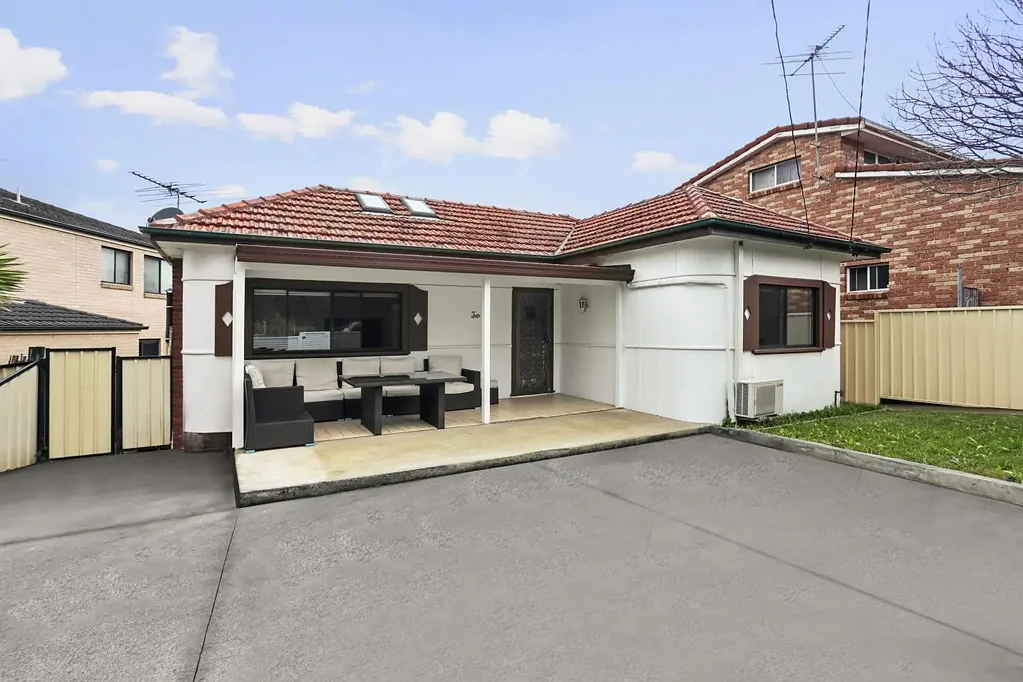 2 Berring Avenue, Roselands, NSW 2196