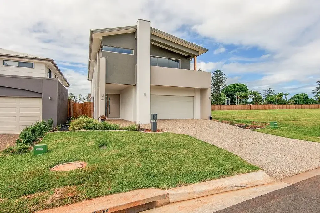 Luxurious Family Home Located in the Rochedale Estates