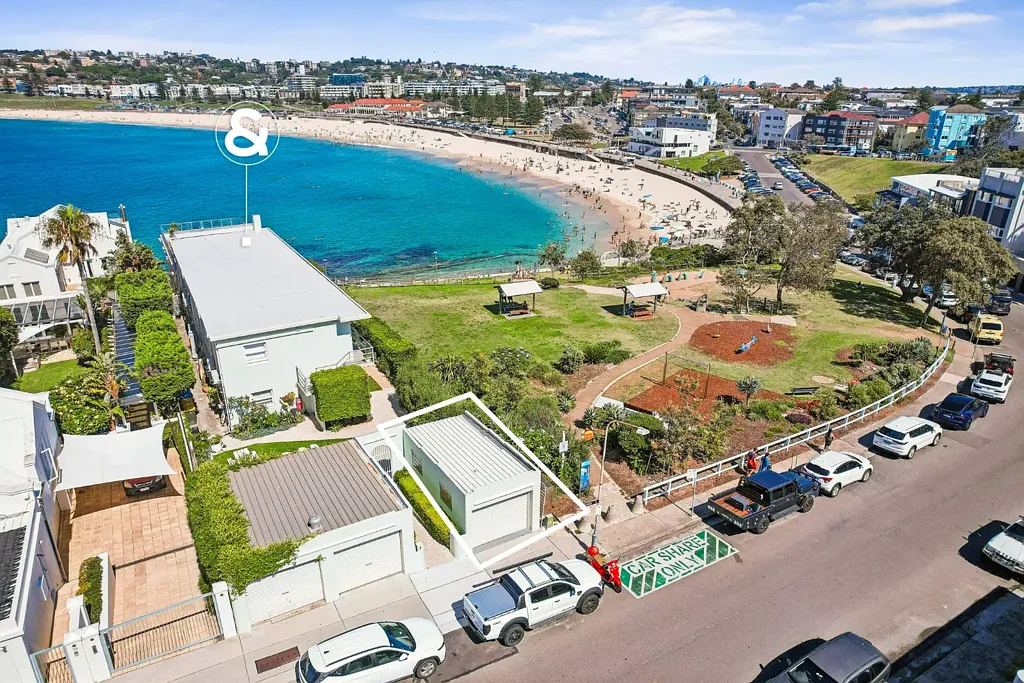 North Bondi 1房 邦迪专属海滨地址 一居室朝北 珍稀车库 独特海景 社区花园 维护良好 高回报投资 North Facing Rare Beachfront Gem With Direct Beach Access Plus Lock Up Garage