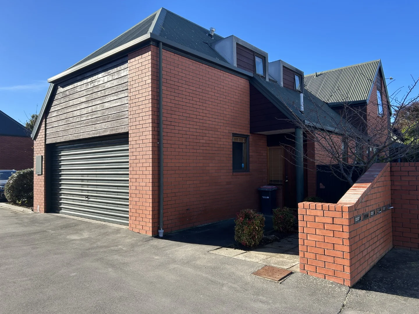 Modern City-Fringe Townhouse in Prime St Albans Location