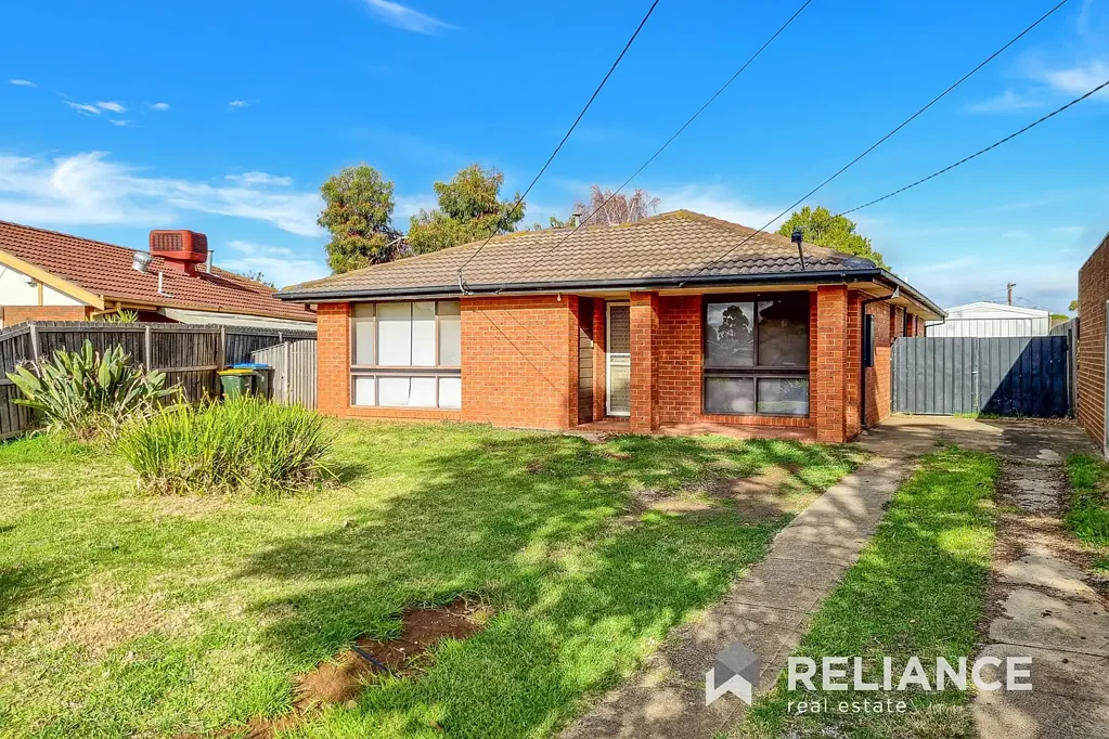 Family Home in a Quiet, Convenient Court!