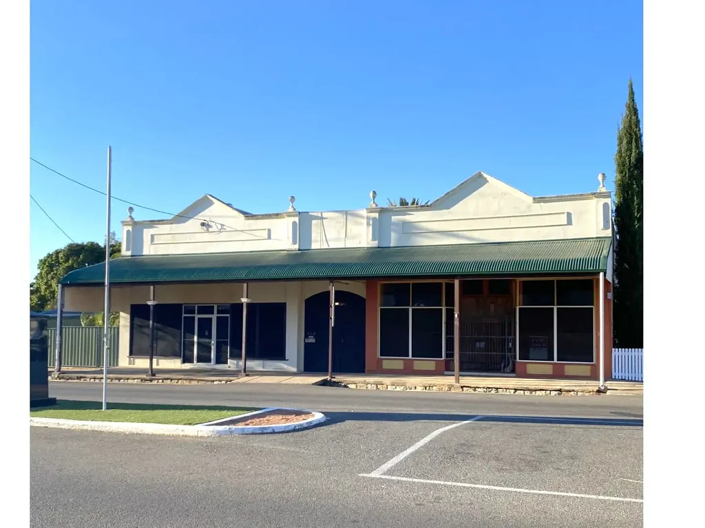 Charters Towers City 5બેડરૂમ Two Houses plus Shopfront