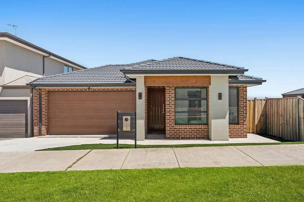 39 Willaroy Boulevard, Donnybrook, VIC 3064
