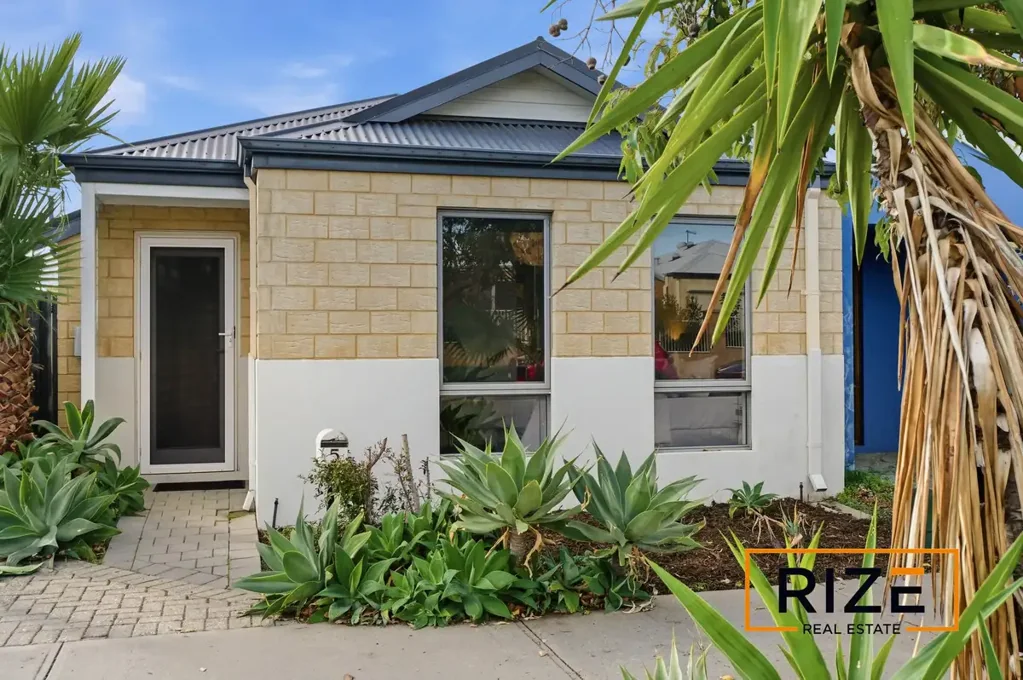Banksia Grove 3房  Corner Block Living Surrounded by Parks & Green Space!