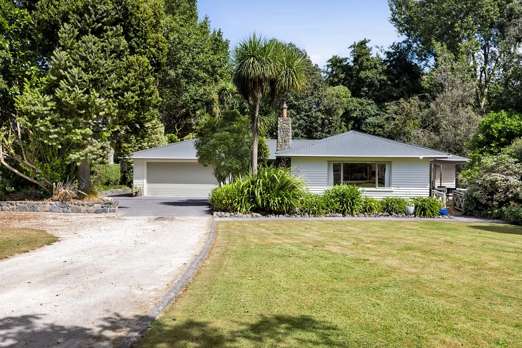 Normanby 4Moenga Take a Look… Then Take It In.