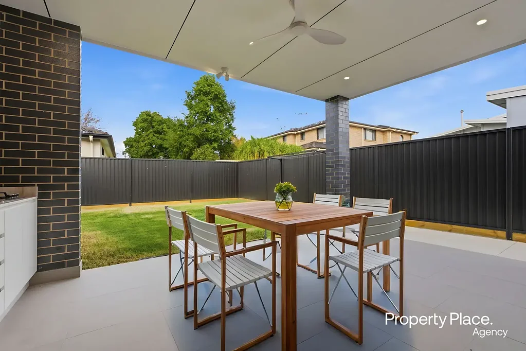 Revesby 5Kwarto Brand-New Duplex on 309m2 with Huge Backyard