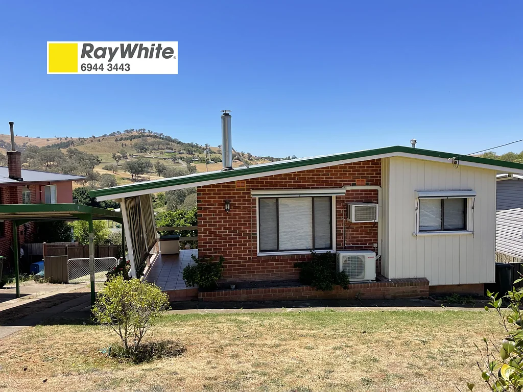 Gundagai 3 Bedroom Neat, tidy & a view